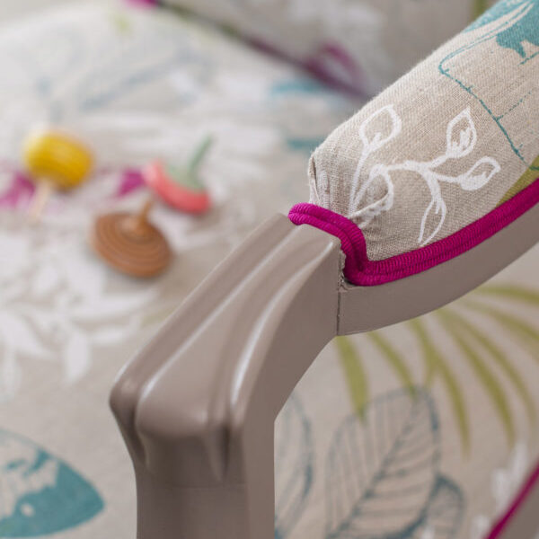 hibiscus pourpre disponible à la vente détail manchette fauteuil voltaire tissu lin papillons