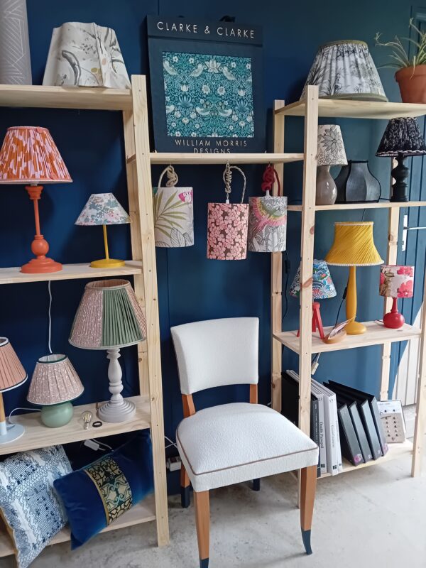 Hibiscus Pourpre JEMA 2026 Hibiscus Pourpre Tapissier d'ameublement et abat-jouriste en Finistère